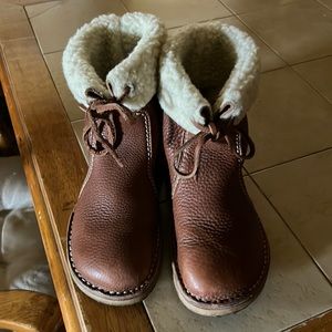 These are ARHUS DUCK FEET BOOTS IN GREAT CONDITION WORN 5 times maybe